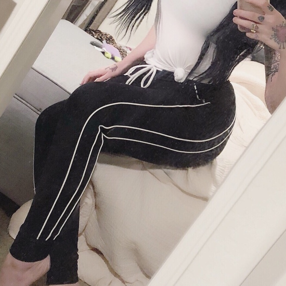 Victoria’s Secret Pink campus leggings
